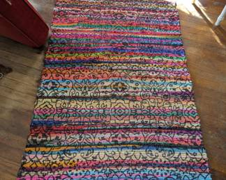 Gorgeous long rug, perfect for a hallway!