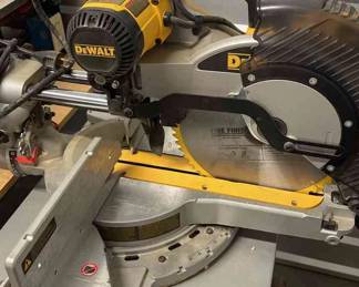 DeWalt 12 Double Bevel Sliding Compound Miter Saw