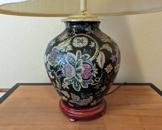 Vintage Chinese Famille Noir Style Table Lamp - 28.25h
