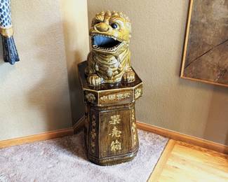Large Chinese Foo Dog Entry Guardian - 13.5w x 18.5d x 39h