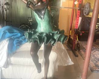 Wonderful ballerina statue! 