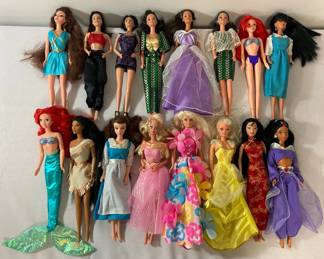 16 Barbies Disney Princesses More