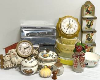 Shenandoah Pyrex Bowls, Vintage Clocks, More Country Kitchen