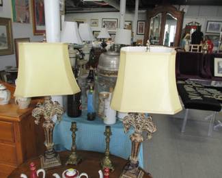 Wonderful pair of Fleur di Lis finialeld lamps