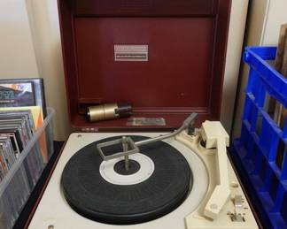 Nice vintage GE portable record player