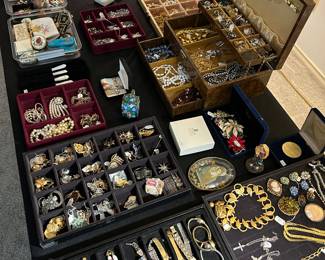 Nice selection of costume jewelry & small collectibles 