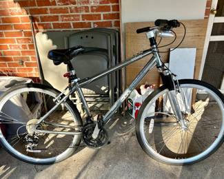 Mens Schwinn Trailway bike
