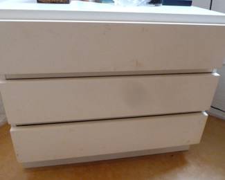 3 drawer dresser (Muura Me)