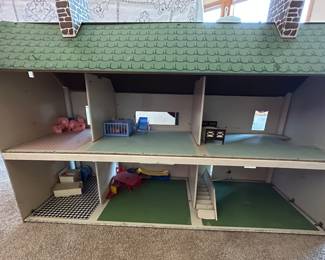 Dollhouse w/furniture
