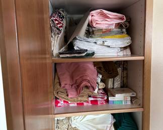 Tons of table runners & tablecloths