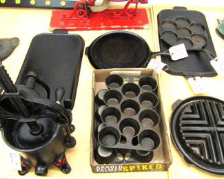 Assortment of Griswold. Excellent Griswold Cast Iron 2pc Double Broiler