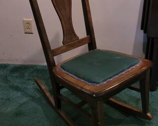 Antique wooden Rocking Chair