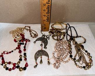 Costume Jewelry Lot #40 $12.00