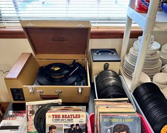 Crosley Stack O Matic Portable Record Player - Many Vintage 45 Records