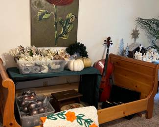 Sleigh Daybed - Vintage Chenille Bedspread - Trumpet - Cello