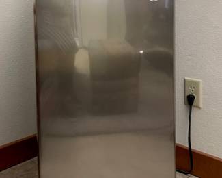 Sanyo mini fridge