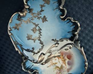 Elegant porcelain dish