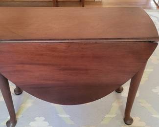 Circa 1750 Q Anne dropleaf breakfast table