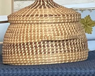 Gullah sweetgrass basket/lid