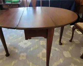 18th century dropleaf breakfast table - circa 1750