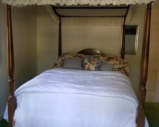 Moser full-size canopy bed