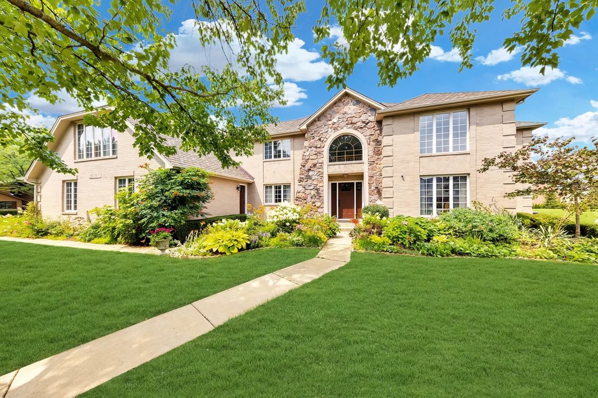 Burr Ridge Estate Sale starts on 10/20/2023