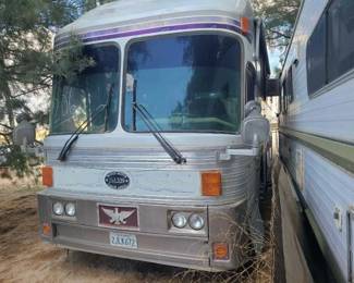 #206 • 1972 Silver Eagle Bus
