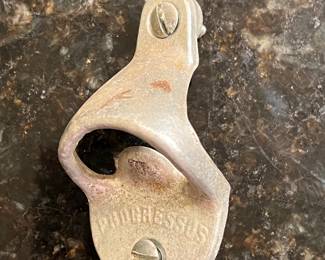 Progressus bottle opener