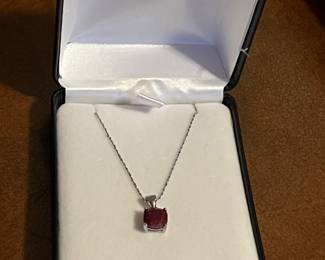 Sterling silver chain with garnet 