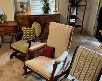 "The antique room" - vintage and antique lamps, decor, furniture, quilts, rocking chairs