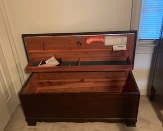 Lane cedar chest