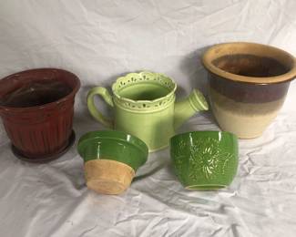 5 pots and planters