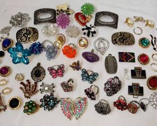 Large Collection of Vintage Jewelry Pieces