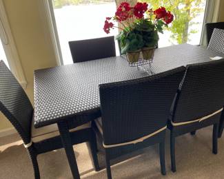 WICKER TABLE W/BUTTERFLY LEAF & 8 CHAIRS