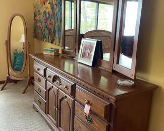 DRESSER W/MIRROR
