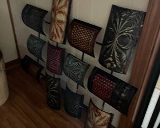WALL DECOR