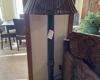 WICKER FLOOR LAMP