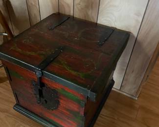 SMALL CHEST/TRUNK