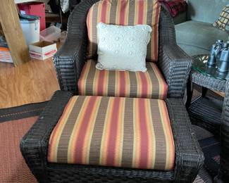 WICKER CHAIR W/OTTOMAN
