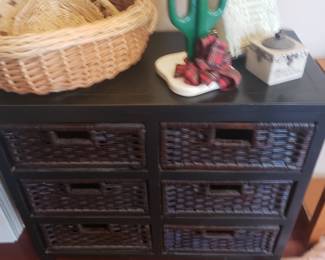 Wicker chest