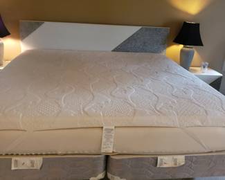 LANE king white lacquer headboard
W mattress 