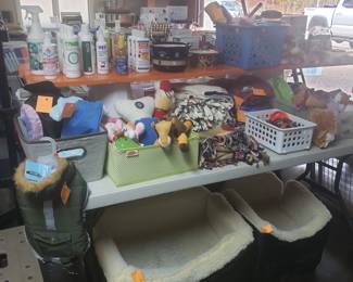 Raised dog beds w build in bowl