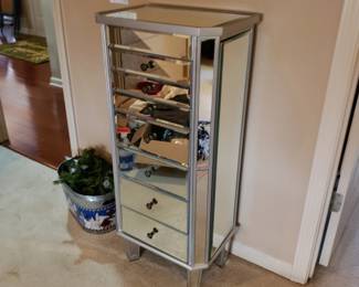 Mirrored jewelry chest