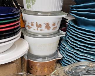 Variety of vintage pryrex and corningware