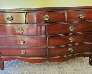 Serpentine 9-drawer Dresser with mirror