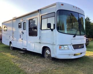 2006 Georgetown Forest River Motorhome with Slide-Out