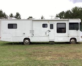 2006 Georgetown Forest River Motorhome with Slide-Out