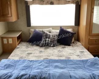 2006 Georgetown Forest River Motorhome with Slide-Out
