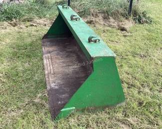 John Deere 5210 Diesel Tractor with Loader & Bucket