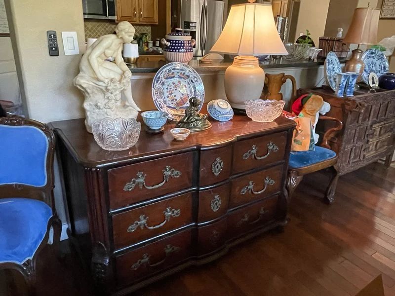 Alabaster Sculpture, Louis XIV/Regence Chest 1710-1735, Chinese Porcelain